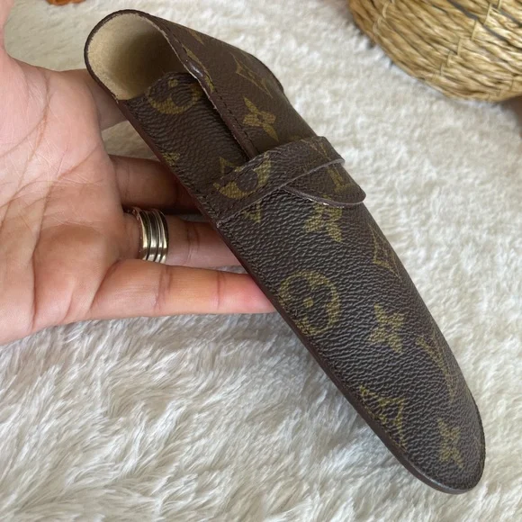 Louis Vuitton sunglasses case - Picture 5 of 12